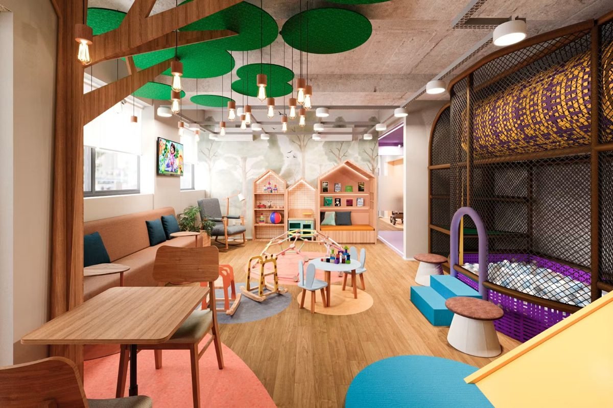 Espaço de brincar para crianças, com brinquedos e mobiliário colorido